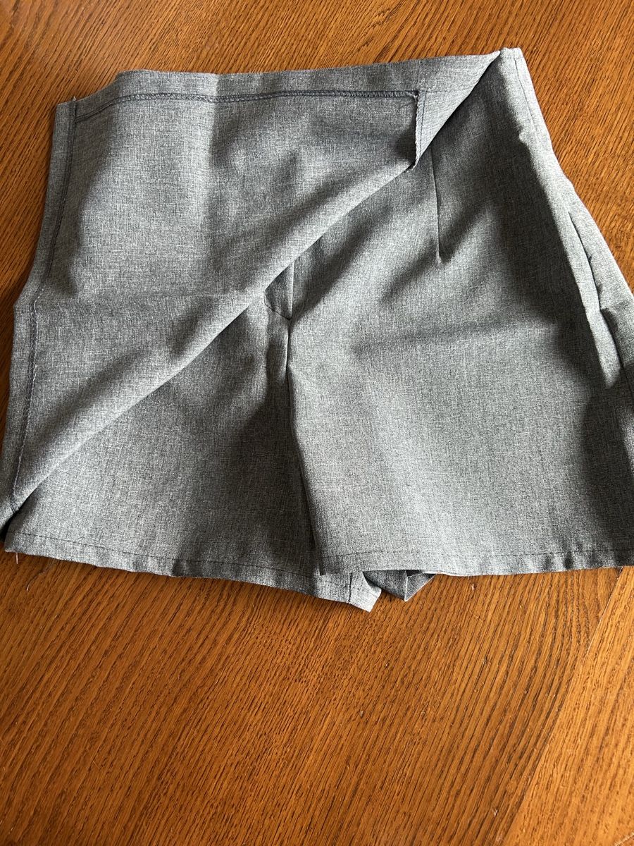 Pantaloni: Short dame – Nuovo (secondo la descrizione) da Montsevelier venduto da Batson 2