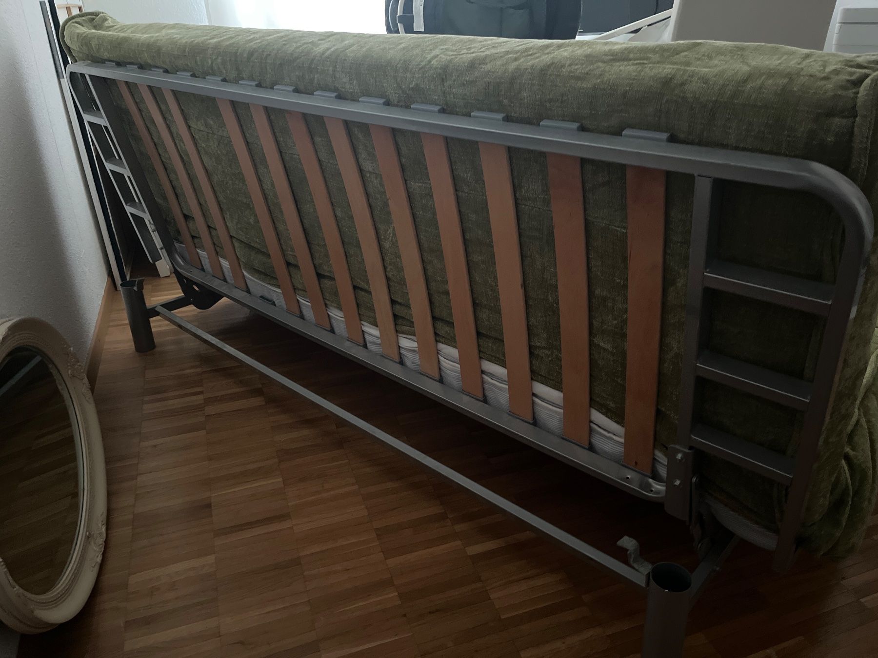 Sofas: Gemütliches Schlafsofa in Olivgrün. – Gebraucht aus Kloten von Mianan88 1