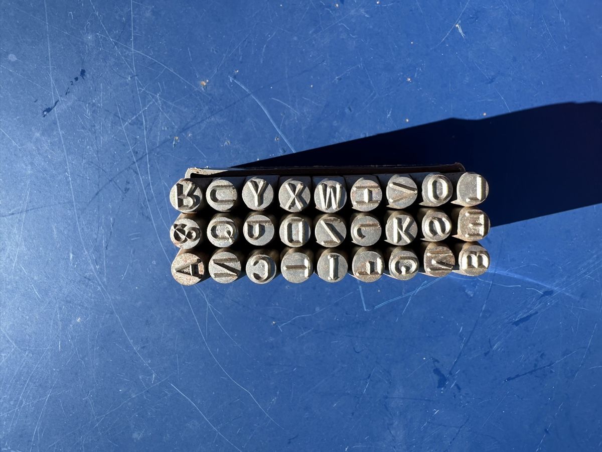 Tesa Alle Werkzeuge: Schlagbuchstaben Set A-Z Tesa 6mm  – Gebraucht aus Muenchenstein von Holiduli