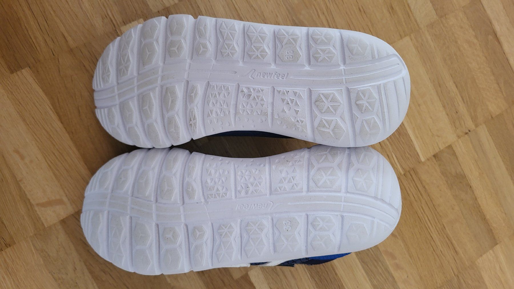 Scarpe da uomo: Hallenturnschuhe Gr. 33, kaum gebraucht – Nuovo (secondo la descrizione) da Ipsach venduto da kgr_x77q 1