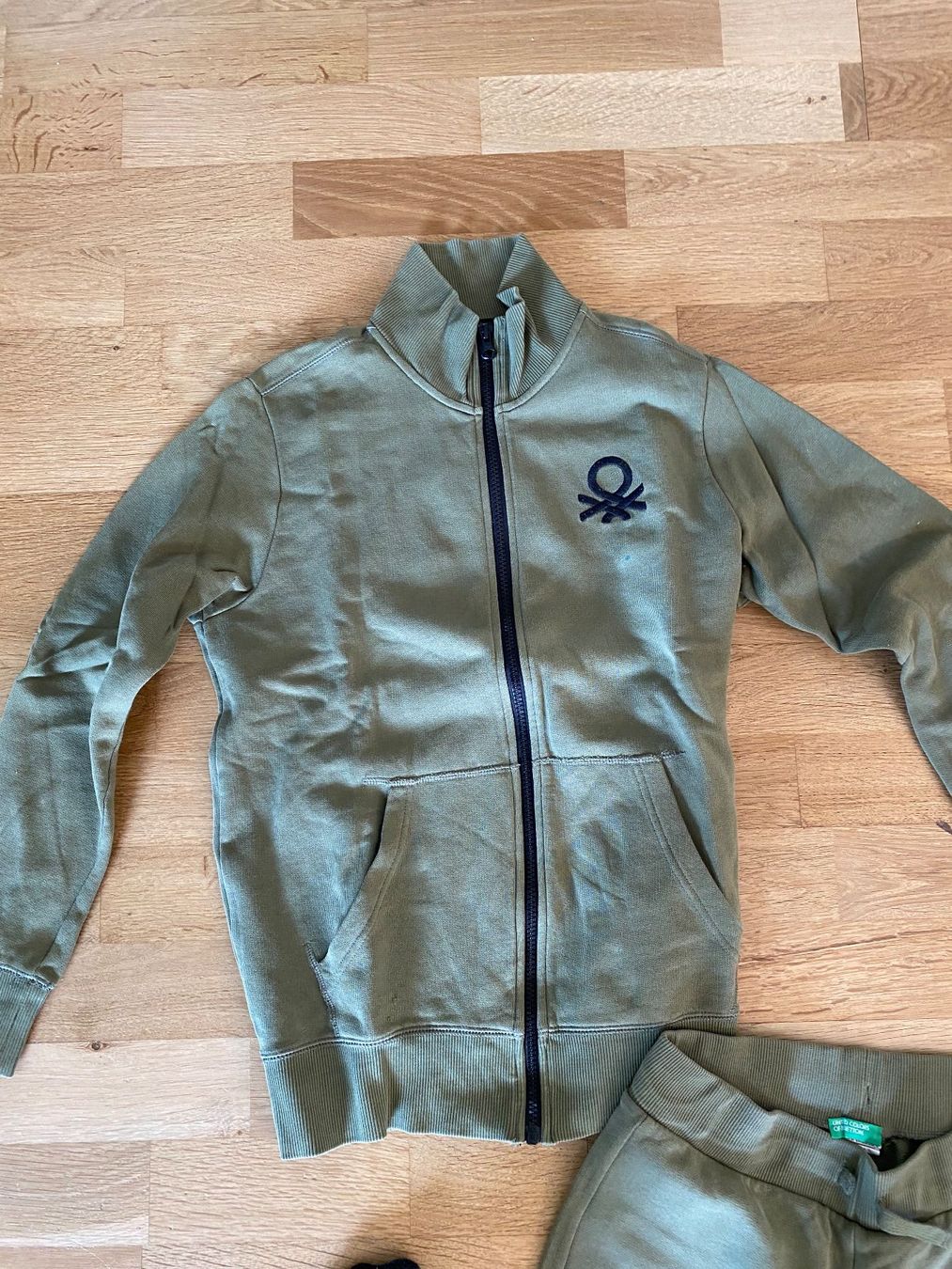 Anzüge: Benetton Trainer Set Hose und Pullover Gr. 170 13-14 Jungs – Gebraucht aus St. Gallen von ka_mo 2