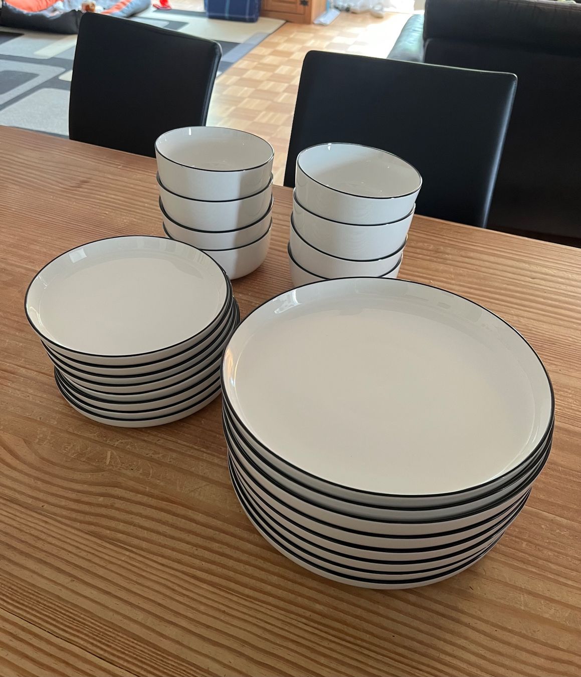 Set di piatti: Superschönes neues Geschirrset! – Nuovo e nell'imballaggio originale da Frauenfeld venduto da schulhaus03