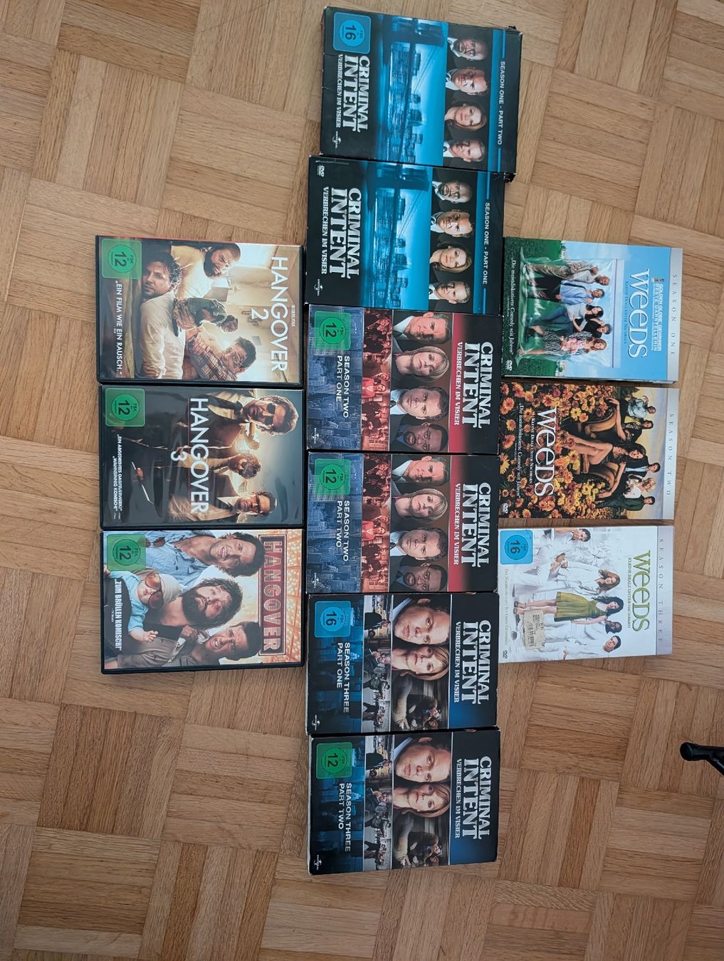 Tutti i DVDs: DVD Boxen: Criminal Intent, Hangover, Weeds – Usato da Oberglatt ZH venduto da LR1989