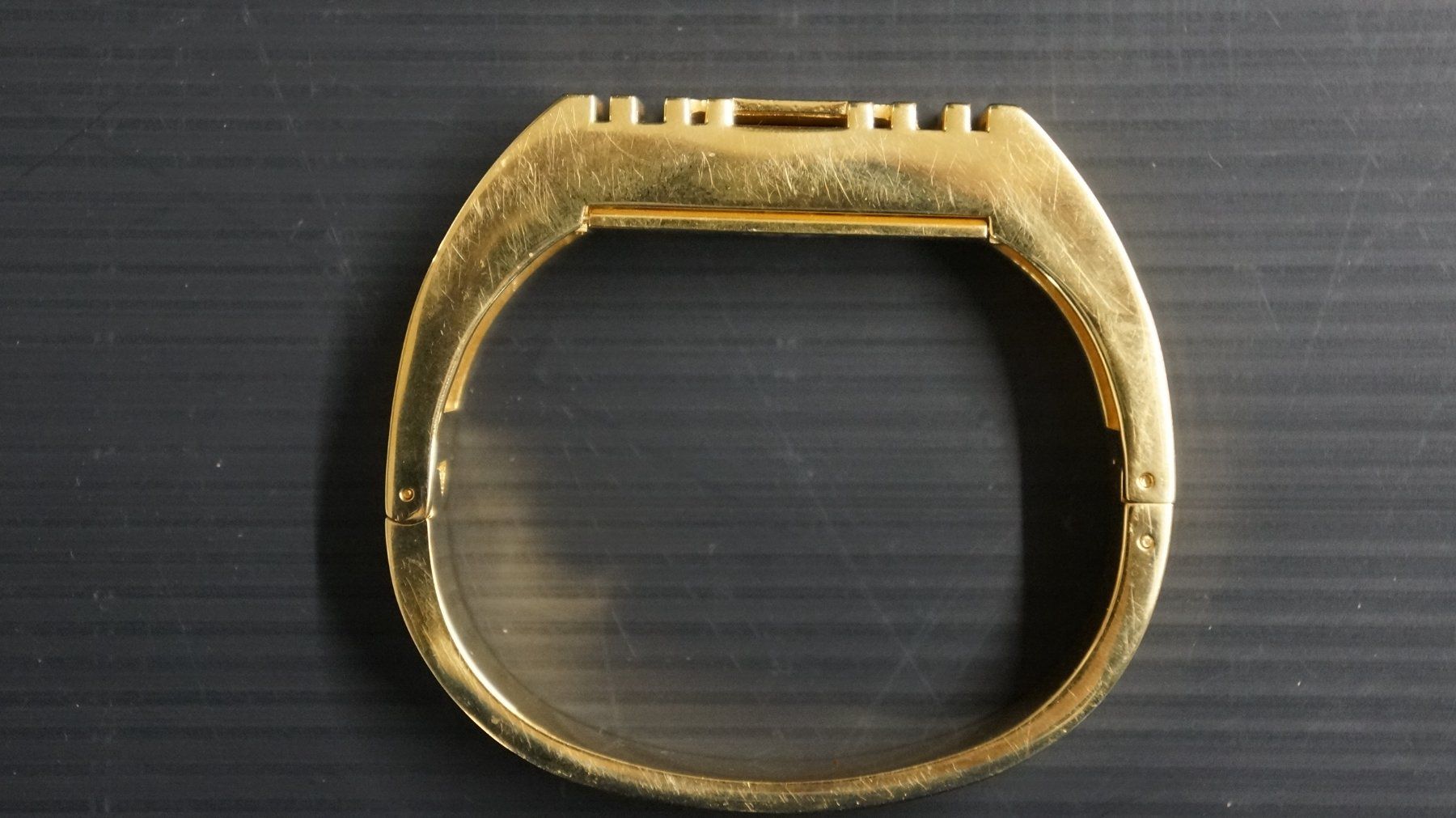 Tory Burch Armbänder & -reifen: Tory Burch Fitbit Gold-Tone Metal Hinged Cuff Bangle Bracele – Gebraucht aus Basel von bk_brockibasel 4