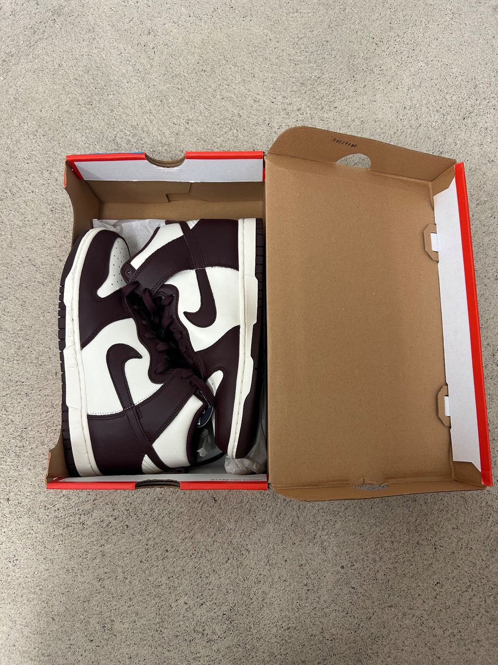 Nike Scarpe da uomo: Nike Dunk High Burgundy Crush – Nuovo e nell'imballaggio originale da St.Gallen venduto da y.vrn1 1
