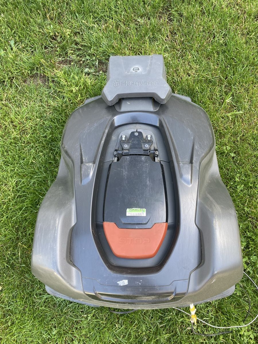 Husqvarna Tagliaerba: Robot tondeuse Husqvarna Automower 330X – Usato da la chaux de fonds venduto da Britchon1 3
