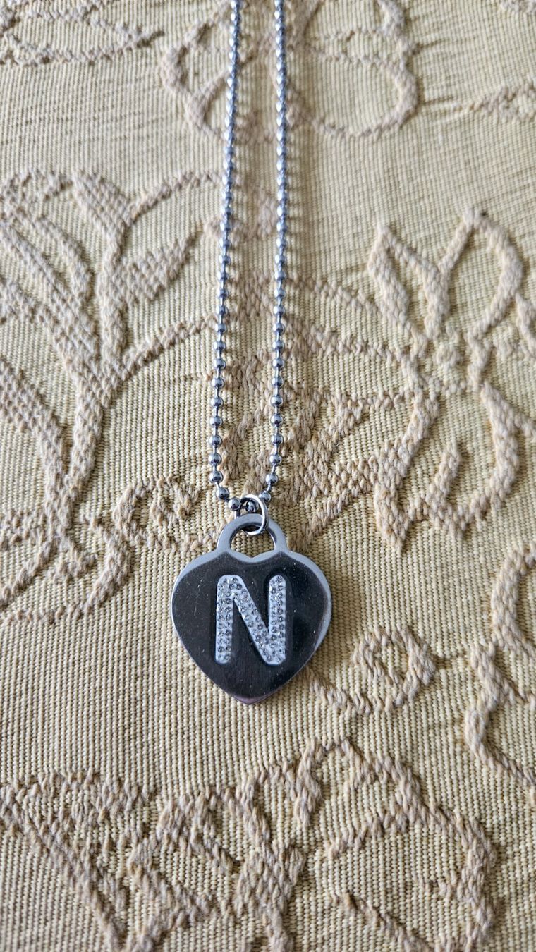 Catenine: Collana lunga con ciondolo N (acciaio) – Usato da Melano venduto da H-Sara 1