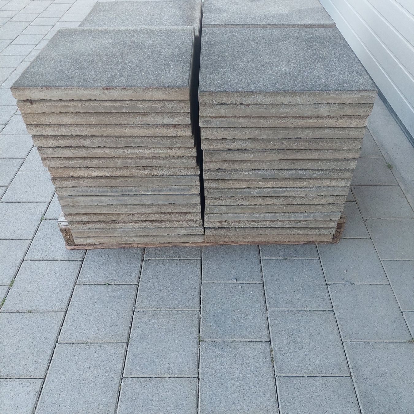 Bodenbeläge: Betonplatten / Gartenplatten / Platten – Gebraucht aus Gossau SG von Gardener 4