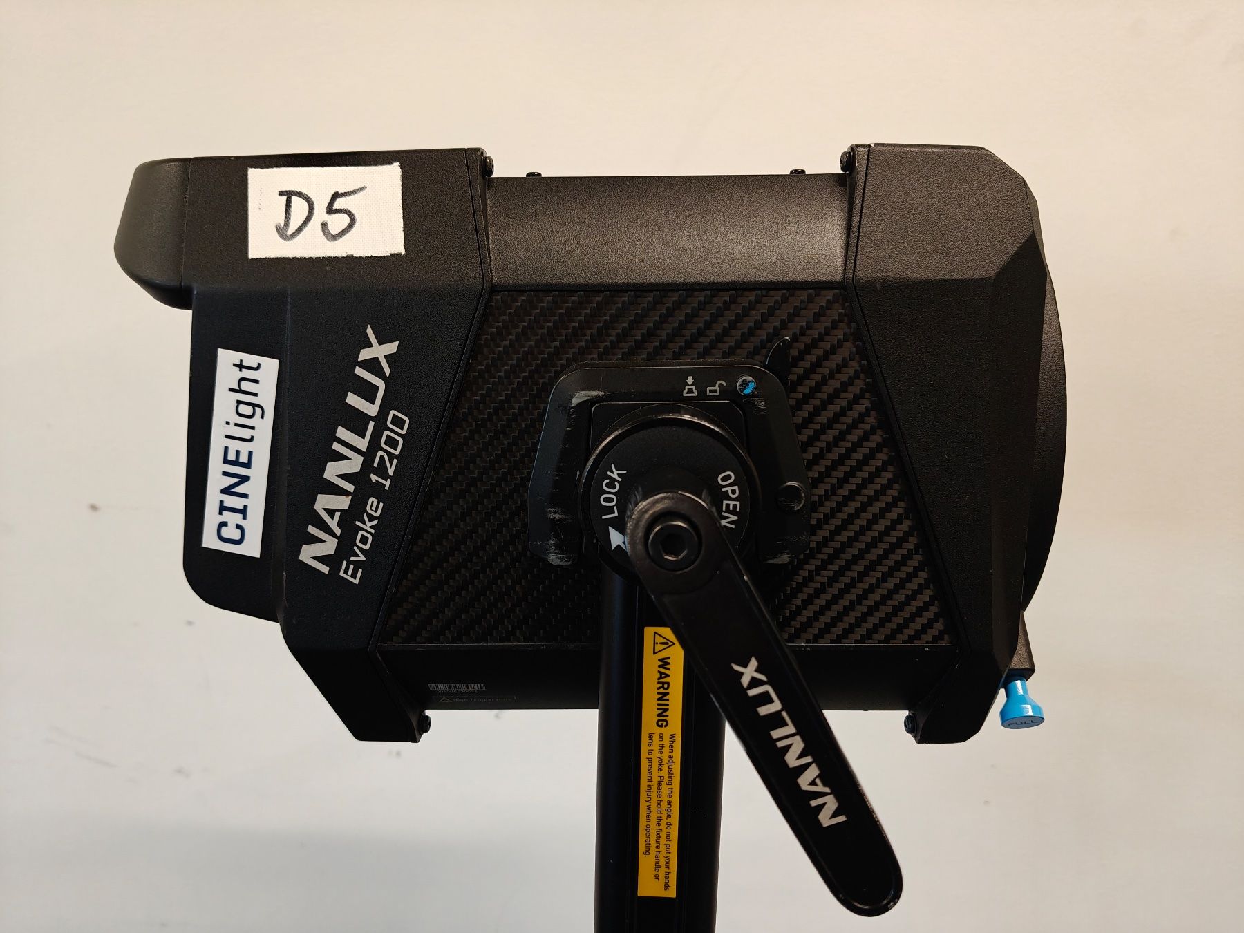 Lampade: Nanlux Evoke 1200D LED Filmscheinwerfer Kit mit Flight Case – Usato da Schlieren venduto da CINElight 4