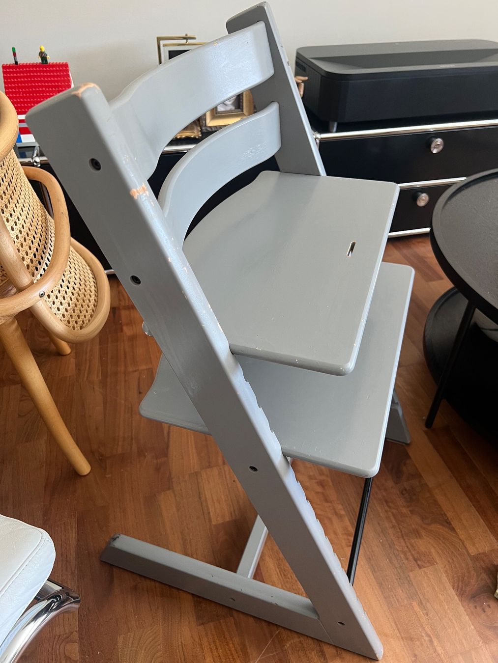 Stokke Seggioloni: Stokke Tripp Trapp Kinderstuhl Grau – Usato da Jona venduto da Sariksa 1