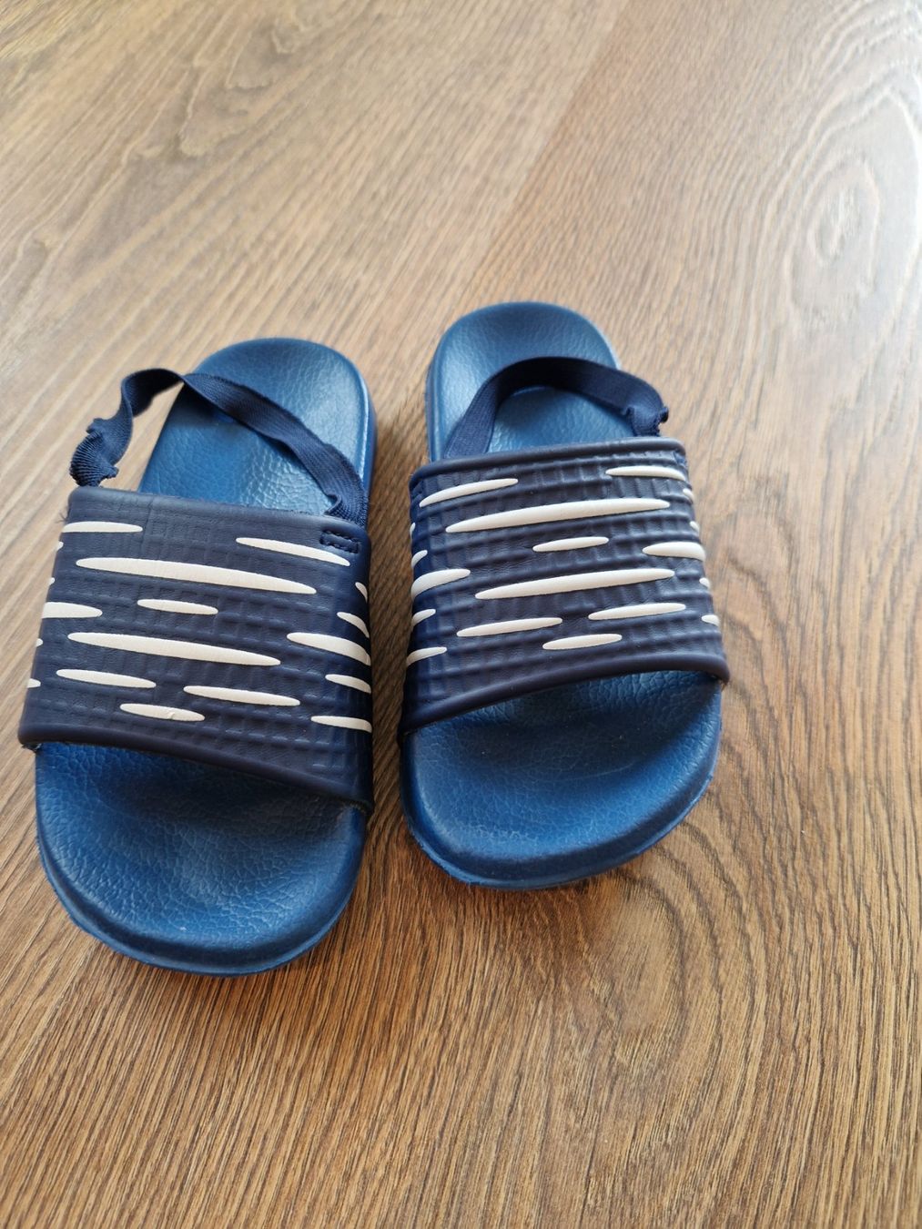 Scarpe per ragazzi: Badeschuhe, Slider mit Gummiband Gr. 26 – Usato da Nebikon venduto da Japostyle 1