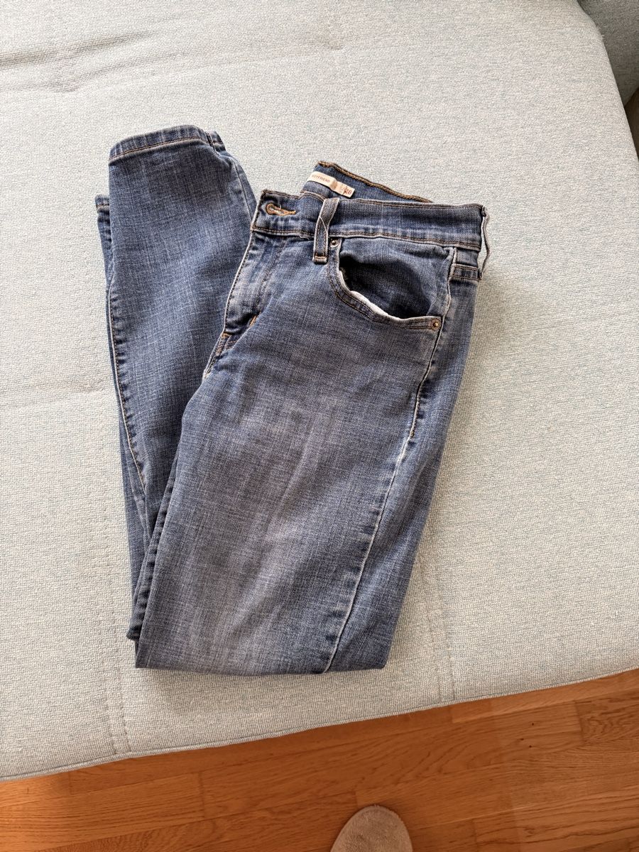 Levi's Jeans: Levi’s jeans  – Usato da Blonay venduto da ana_cfz5
