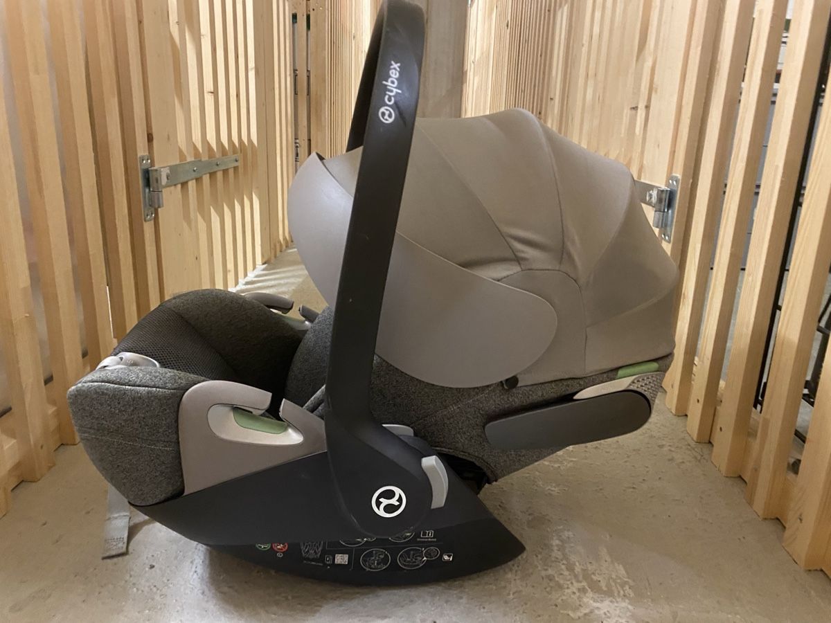 Cybex Sièges auto: Cybex Cloud T I-size Babyschale inkl. Isofix Base – D'occasion à Rorschacherberg par M.Mayer