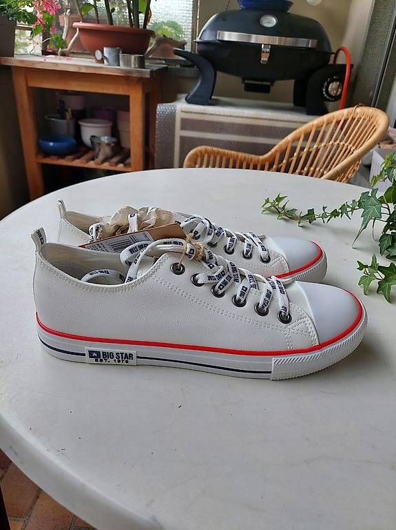 Damenschuhe: Stilvolle neue Sneakers Größe 41 – Gebraucht aus Bern von Huha1