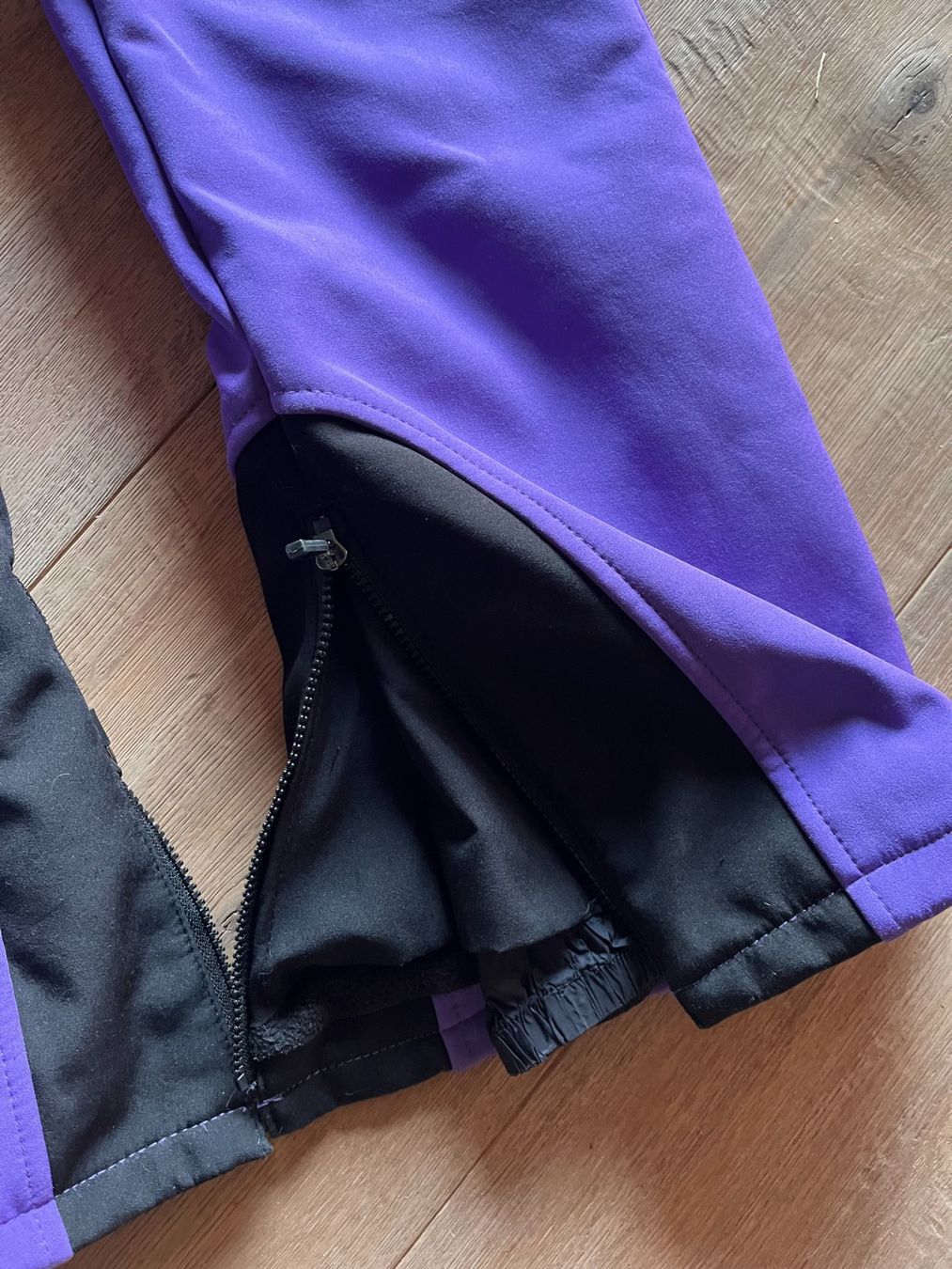 Skis: pantalon ski violet taille 140 – Gebraucht aus Onnens VD von thi_6rvw 2