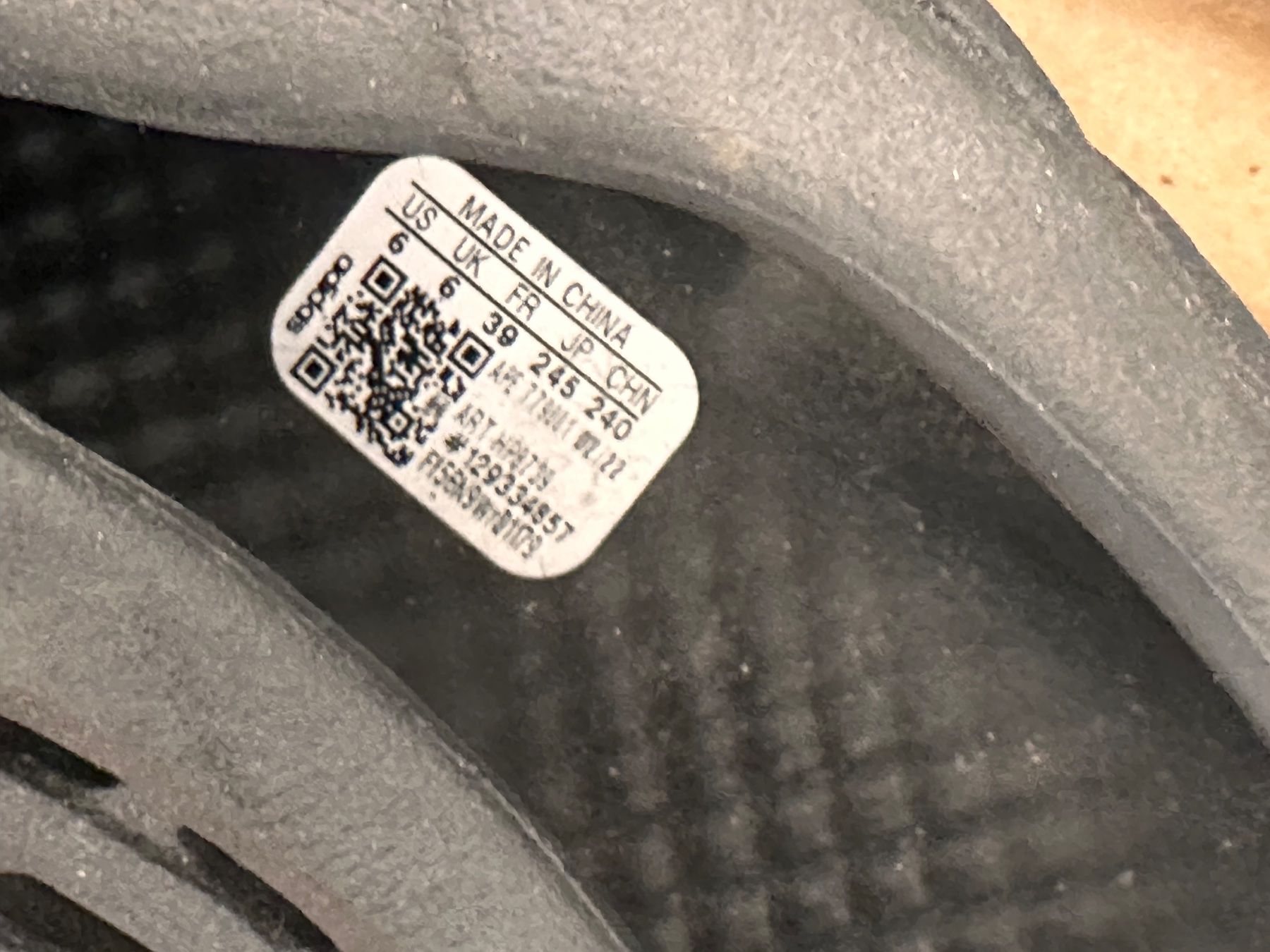 Adidas Scarpe da uomo: Yeezy x Adidas Sandalen – Usato da Zürich venduto da Naohmyxraphaela 2