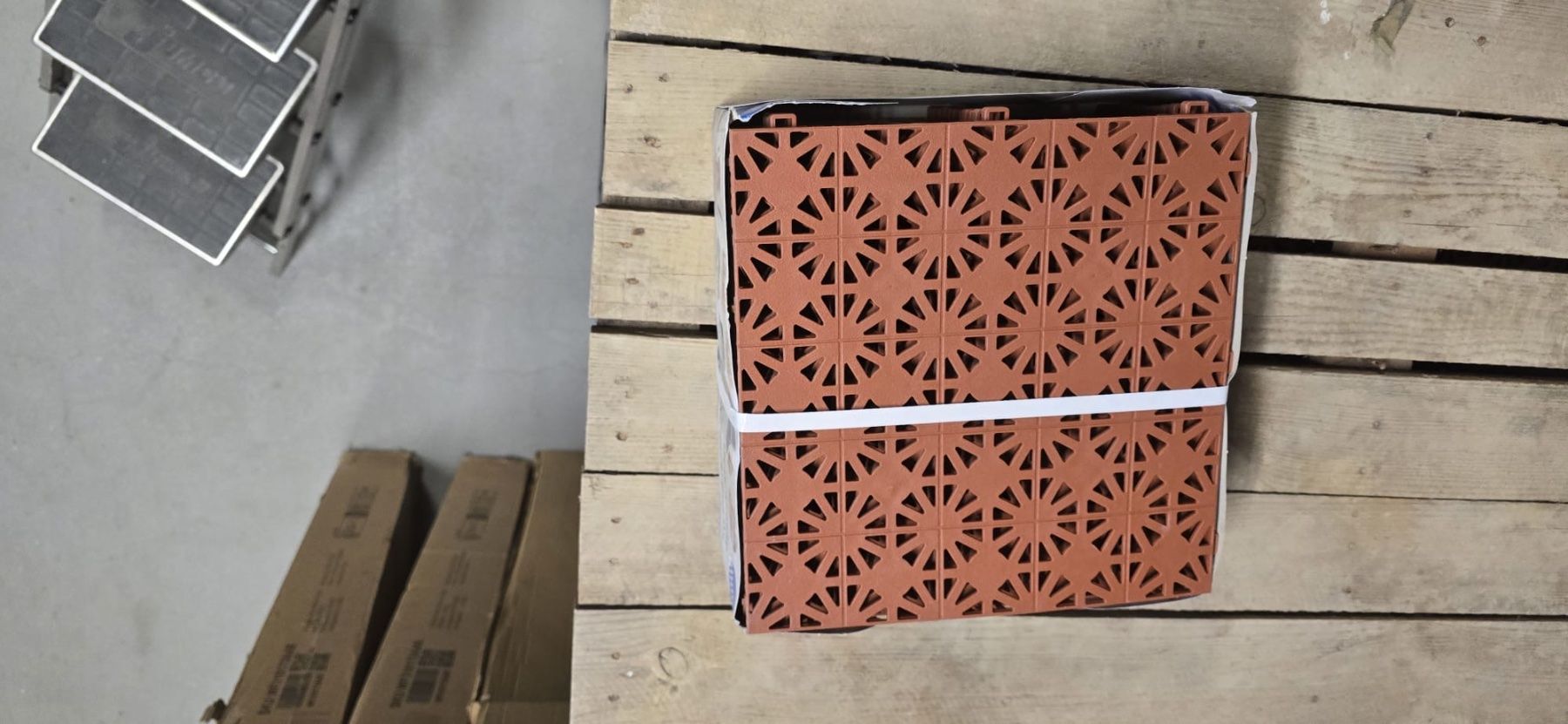 Bodenbeläge: Hestra Kunststofffliesen terrakotta 4.90/Qm – Neu und originalverpackt aus Recherswil von Moebel_Outlet 1