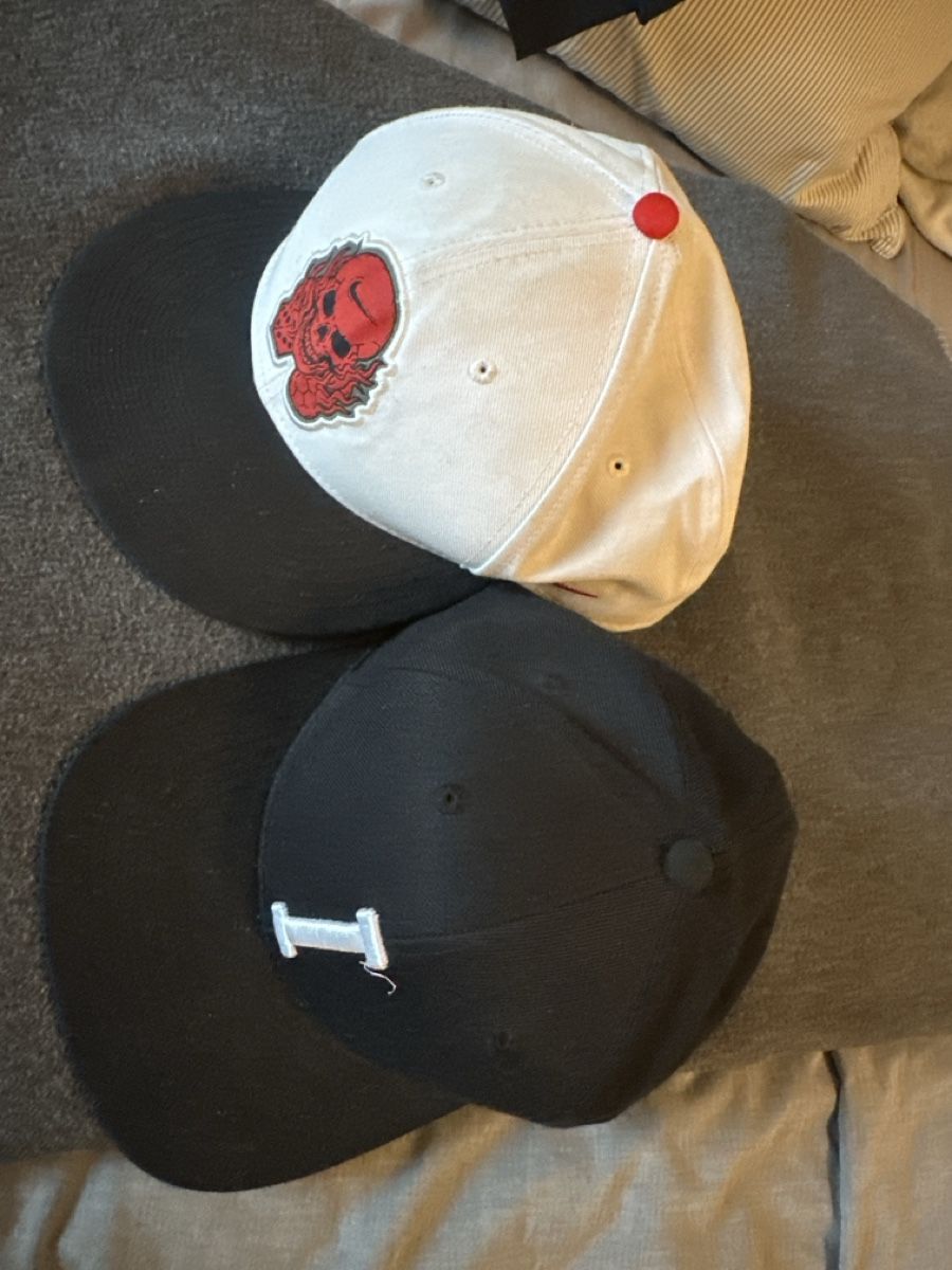 Vestes & Manteaux: Caps Nike & Crown – D'occasion à Schlieren par Gizmo8952