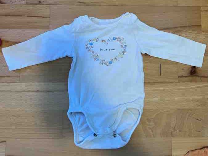 Sous-vêtements: Body langarm weiss Grösse 62 Herzprint – D'occasion à Zürich par Jakomo007