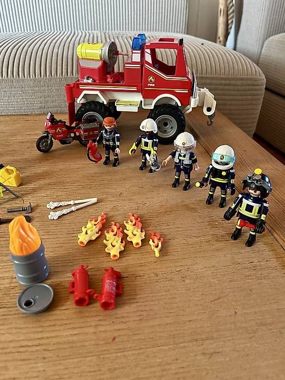 Playmobil Giocattoli: Playmobil pompiers et policiers – Usato da Sugiez venduto da Essenti3L 1