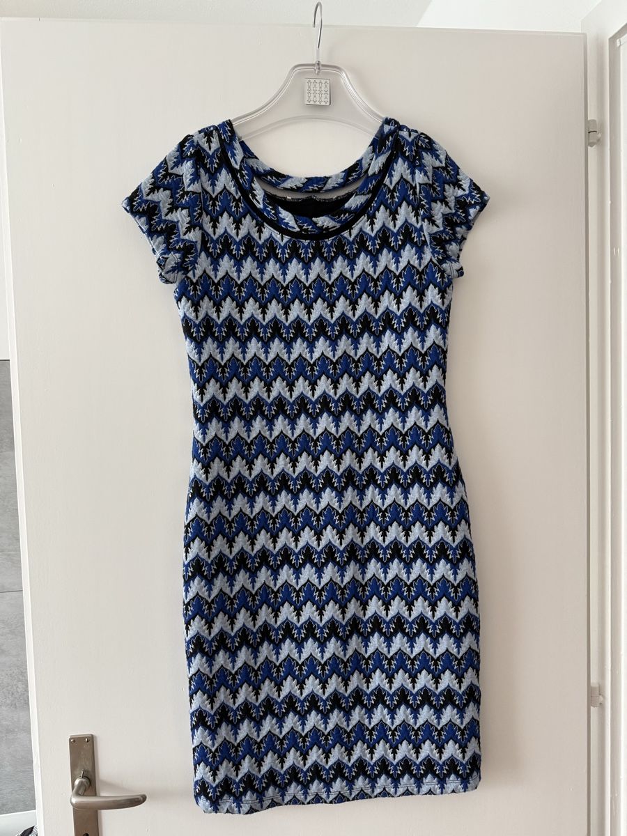 Vestiti: Kleid – Usato da visp venduto da Kmemo1