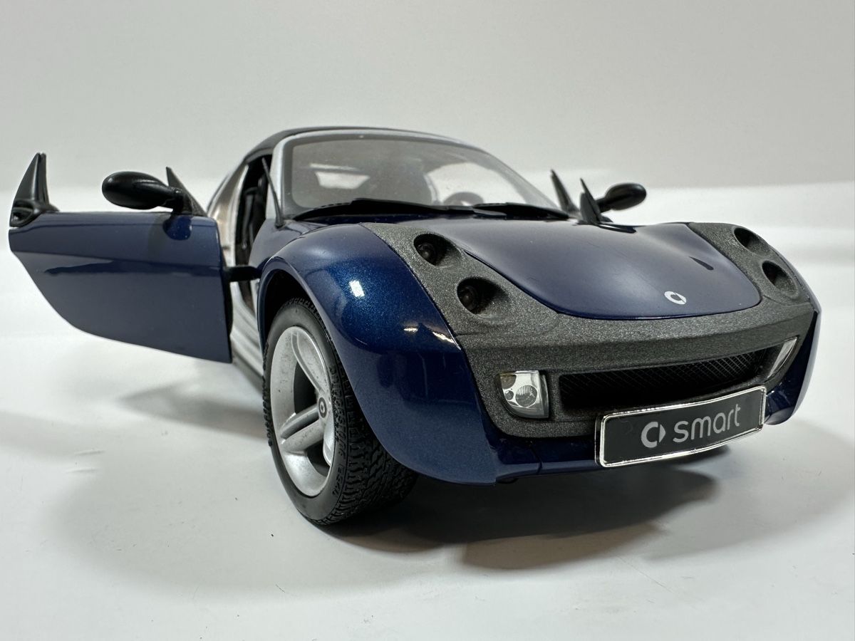 Kyosho Modellini d'auto: Smart Roadster 1:18, dunkelblau, KYOSHO – Usato da Zofingen venduto da rf9_x2xt 9
