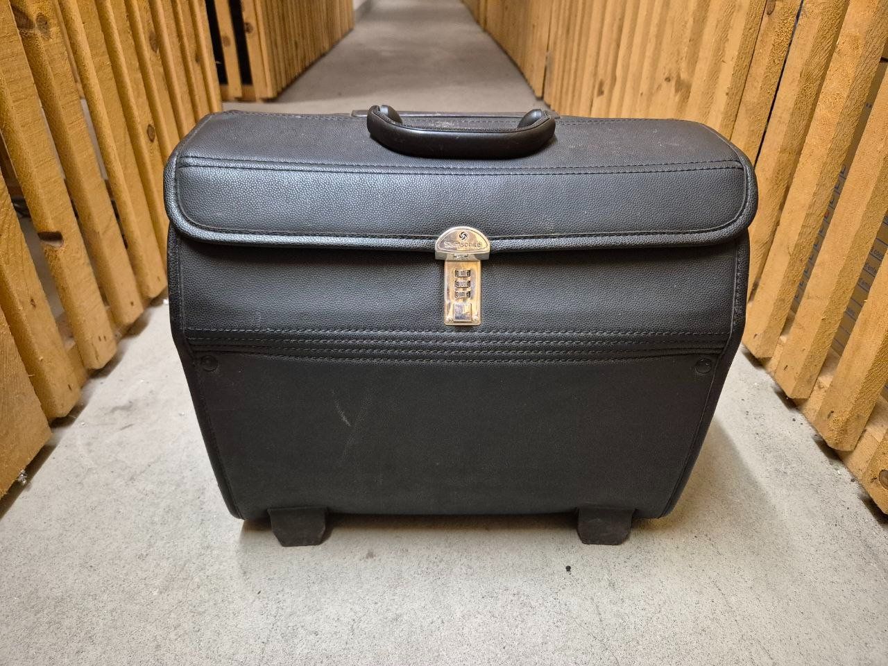 Samsonite Reisekoffer: Samsonite Business-Trolley / Piloten-Koffer Schwarz – Gebraucht aus Zürich von MikeFe