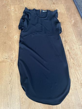 Schwarzes Kleid von KAFFE mit Seitenschliten