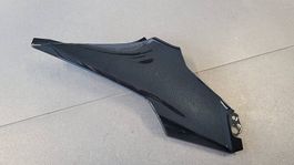 Kawasaki Z900 Verkleidung unterhalb Sitz rechts