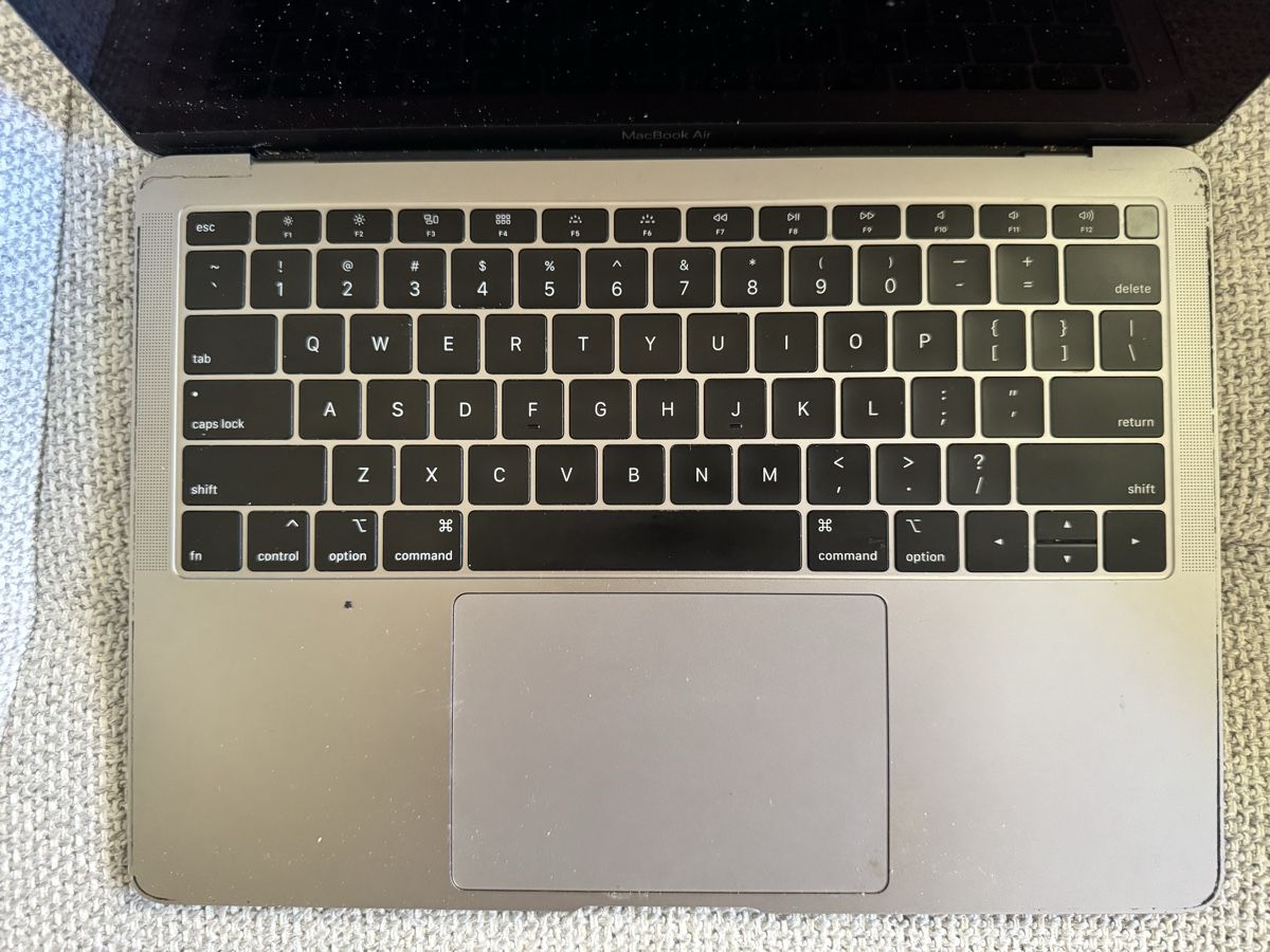 Apple Notebook: MacBook Air 13 – Difettoso da Adliswil venduto da Busys 1