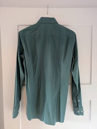 HUGO BOSS - edles, snaragdgrünes Hemd (Gr. M)