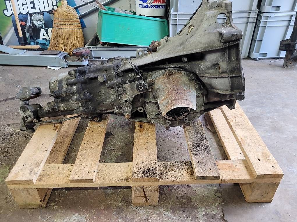 Tutti pezzi di ricambio auto: Getriebe Audi Typ 85/81 Coupé – Usato da Oberwangen TG venduto da tetzi10 1