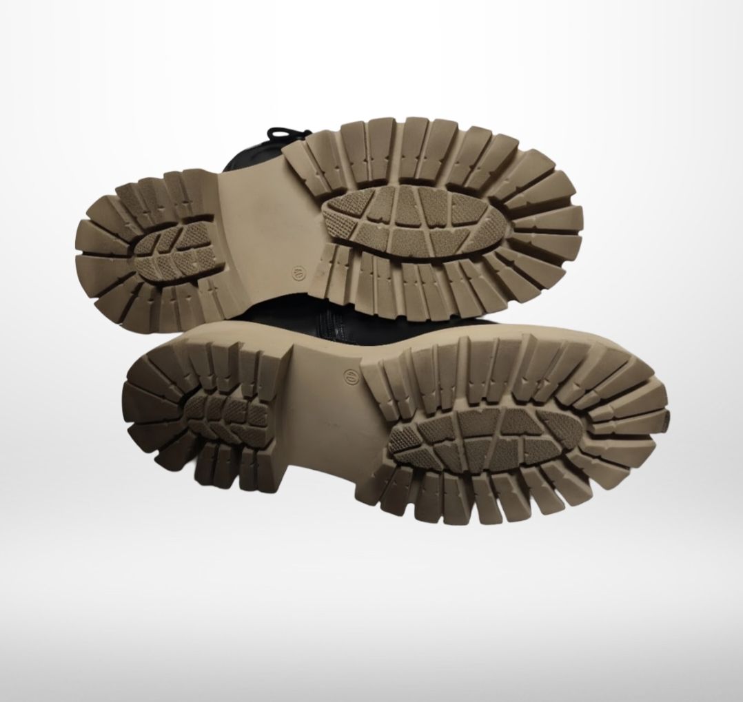 Tamaris Scarpe da donna: Chunky Combat Boots Schwarz Beige Gr. 40 – Usato da Winterthur venduto da Ele_Ele18 2