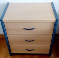 Nachttisch aus Massivholz