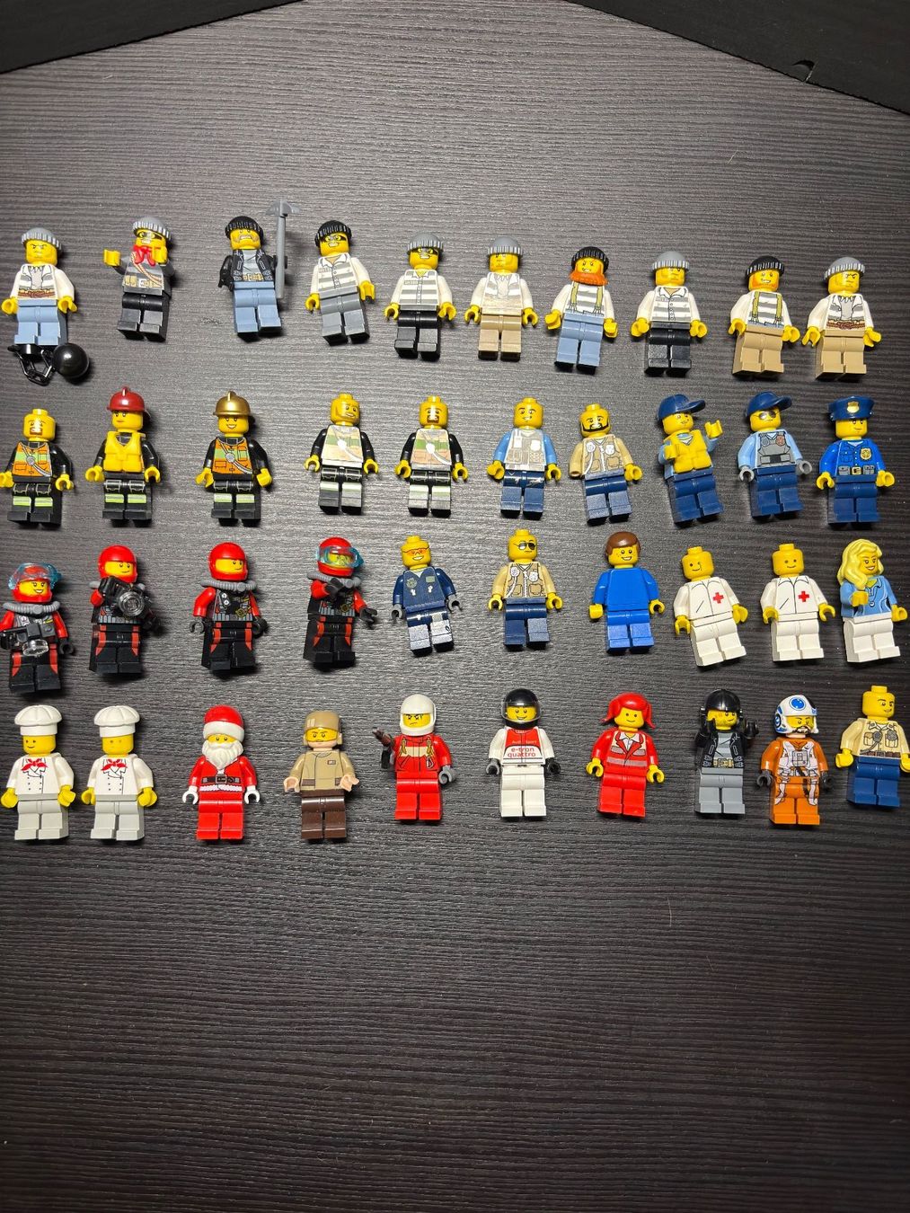 Lego Jouets: Lego Figuren Set verschiedene Berufe Konvolut – D'occasion à Heitenried par Zip111