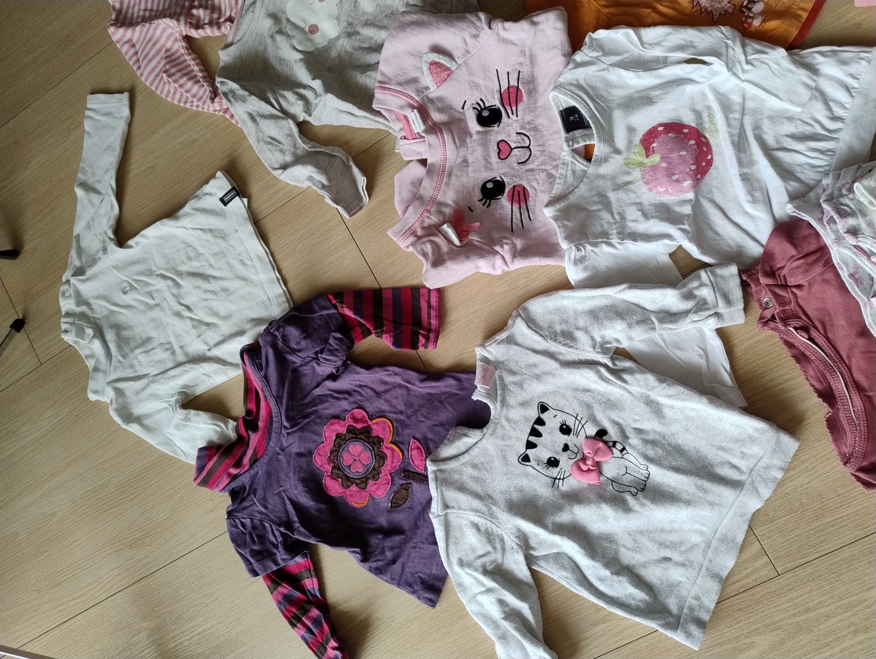 Lotti & Set di vestiti: Mädchenoberteile lang Gr. 74 – Usato da Bätterkinden venduto da livingdreams 1