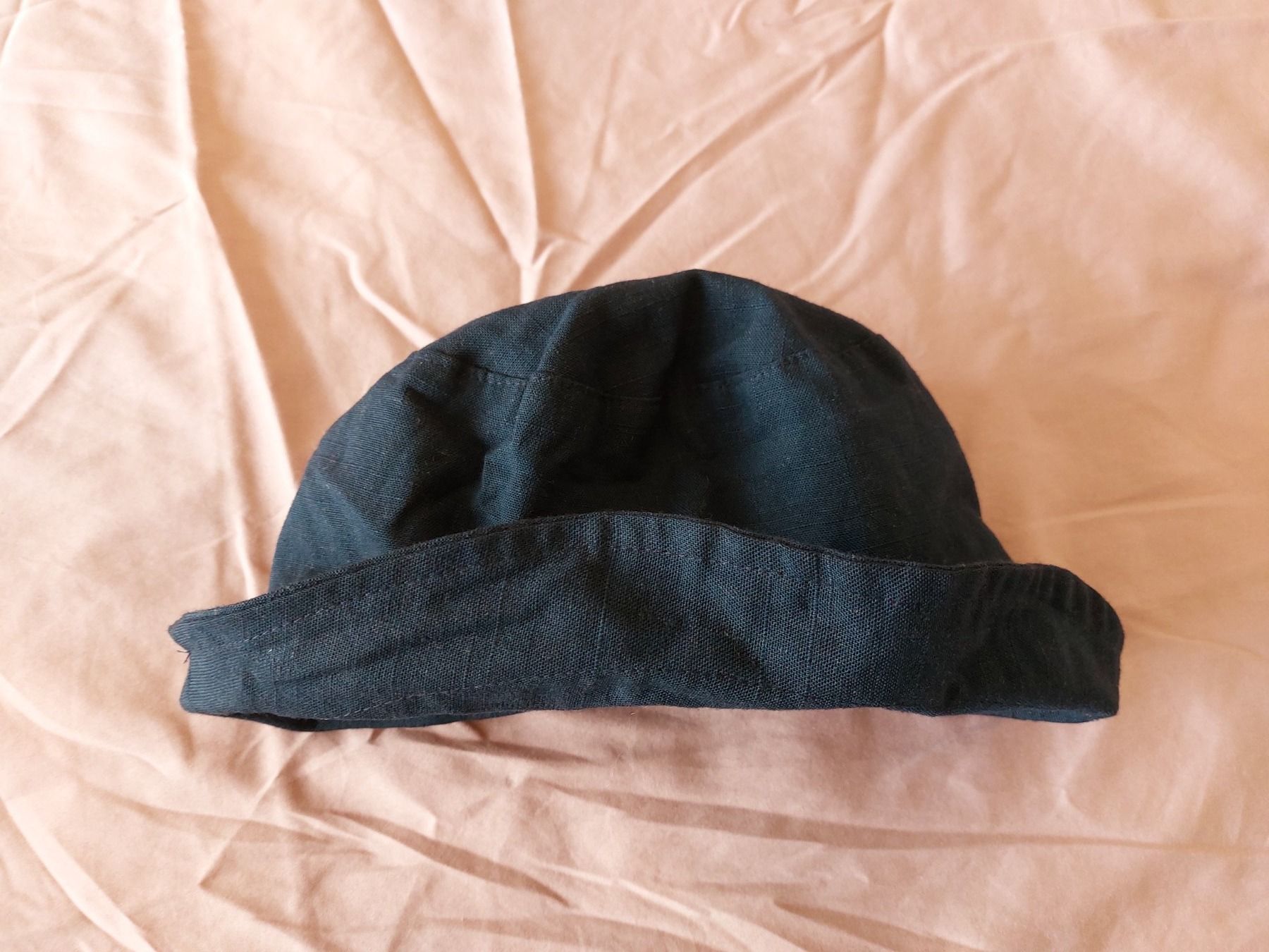 Copricapi, berretti & cappellini: Très joli chapeau bleu – Usato da Ostermundigen venduto da jul_7t8v