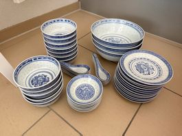 Asiatisches Geschirr-Set mit Drachenmuster gebraucht