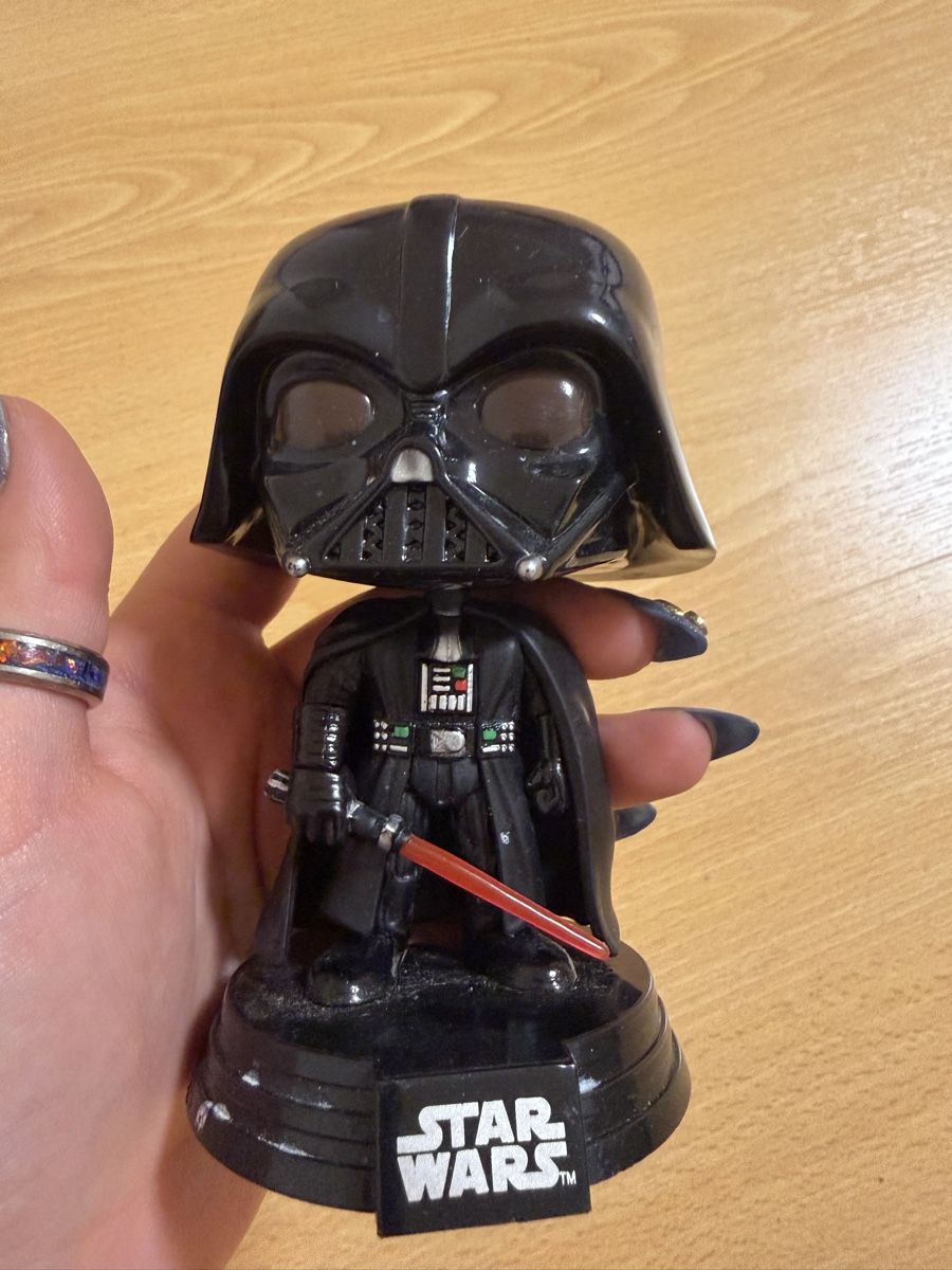 Funko Figuren: Darth Vader Funko Pop  – Gebraucht aus Visp von amwegsvenja 1