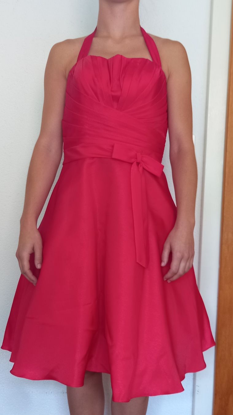Kleider: Cocktailkleid rot massgeschneidert, Grösse 34-36 – Gebraucht aus Tamins von sem15