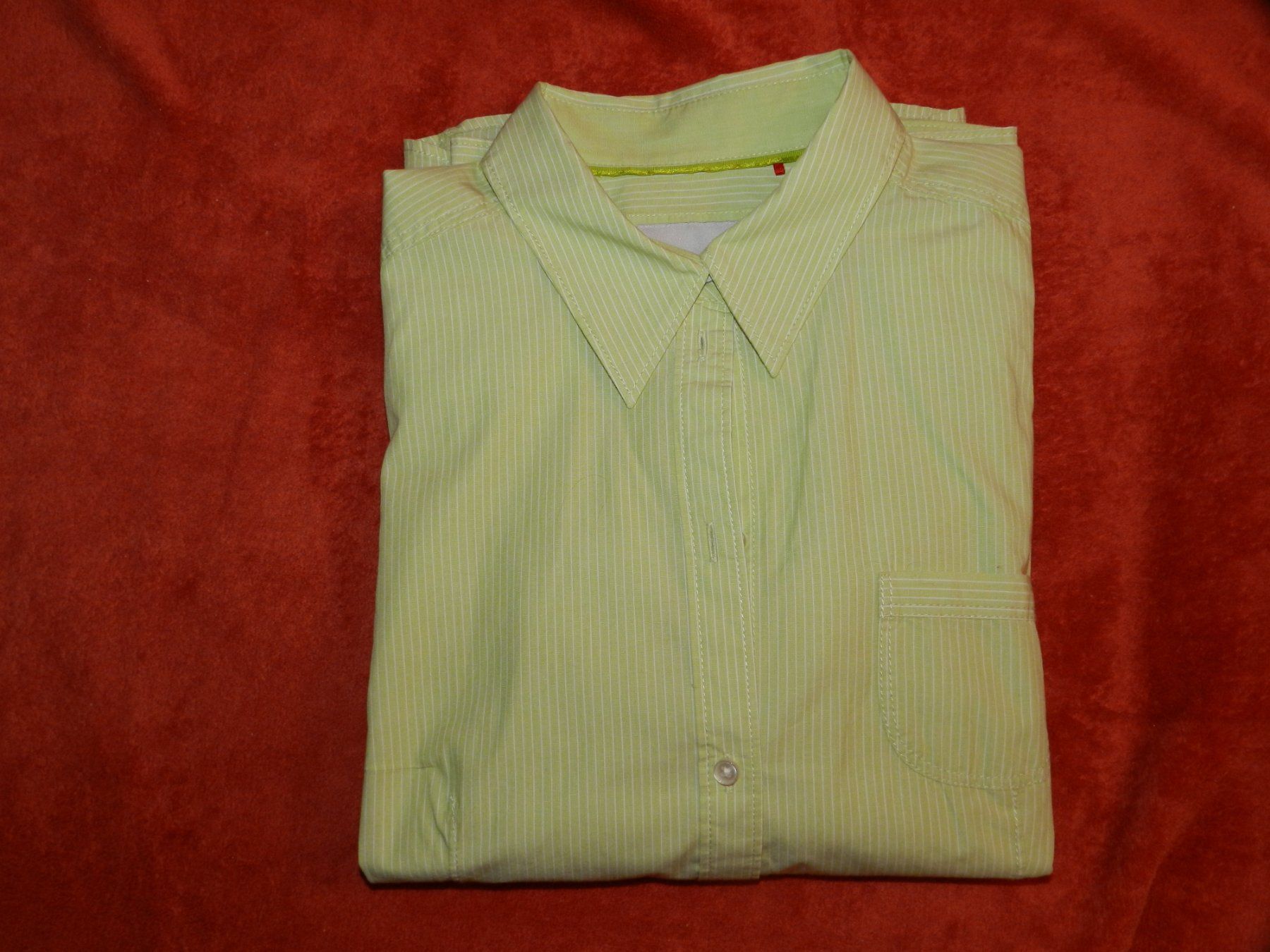 Esprit Chemisiers: 2 Blouses esprit une verte et une rose – D'occasion à satigny par cara68 1