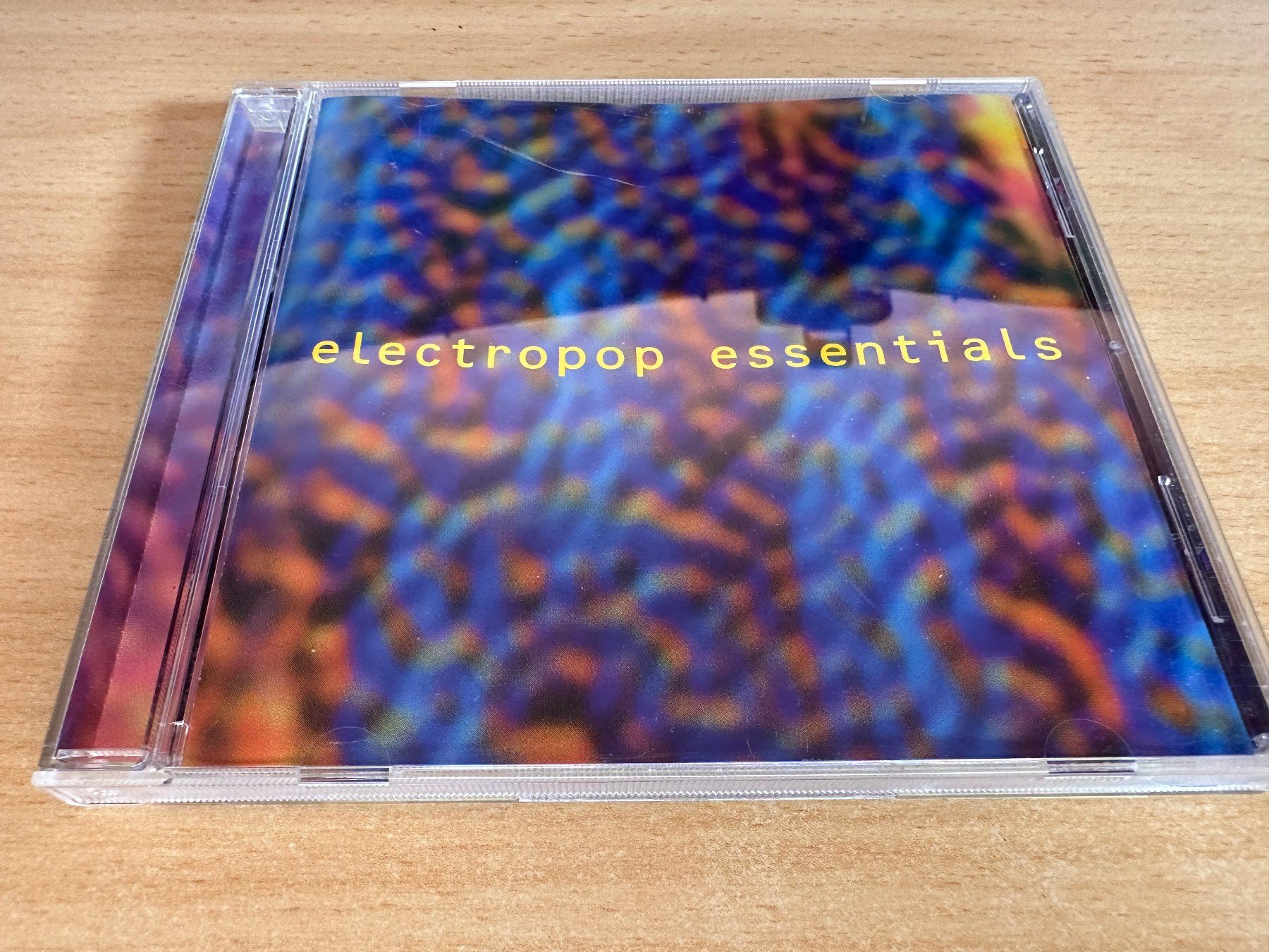 CD: Various – Electropop Essentials – Usato da Rikon im Tösstal venduto da Alpenmutz