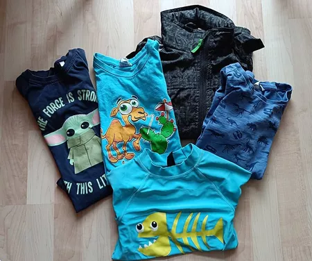Diverse Kleider Grösse 128, Total 5Stk.