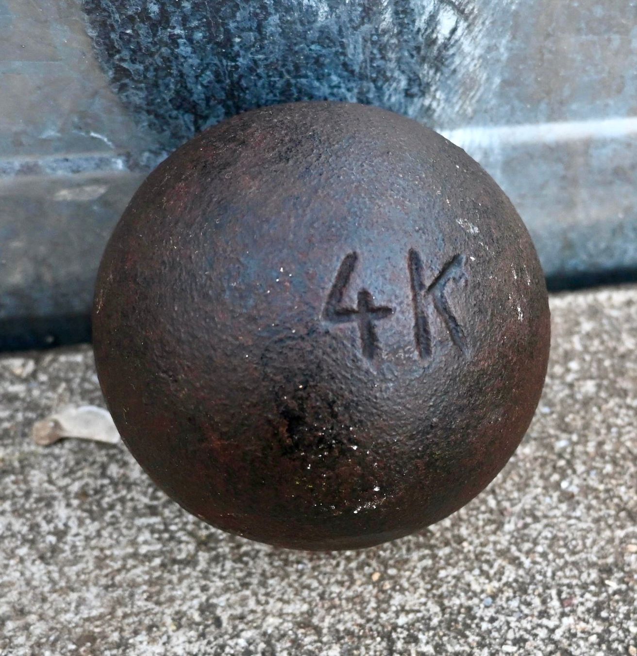 Giochi: Gebrauchte Eisen Kugelstoss Kugel 4 Kilo - 4K / AE – Usato da Pfaffhausen venduto da mono_rec