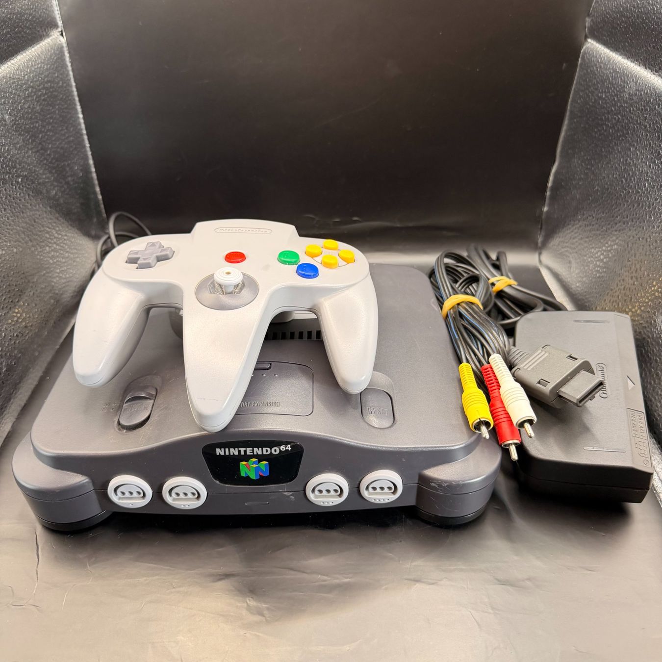 Nintendo Console: Nintendo 64 Konsole Grau mit Controller – Usato da Düdingen venduto da Nerdworld