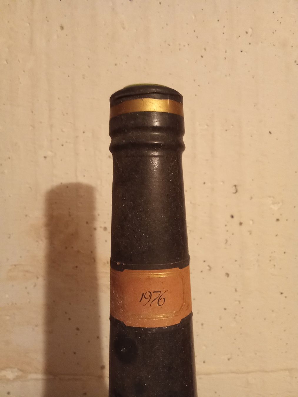 Vino: CELLIER DES TEMPLIERS - BANYULS "MAS DE LA SERRA" 1976 – Nuovo e nell'imballaggio originale da Bilten venduto da Bora3 2