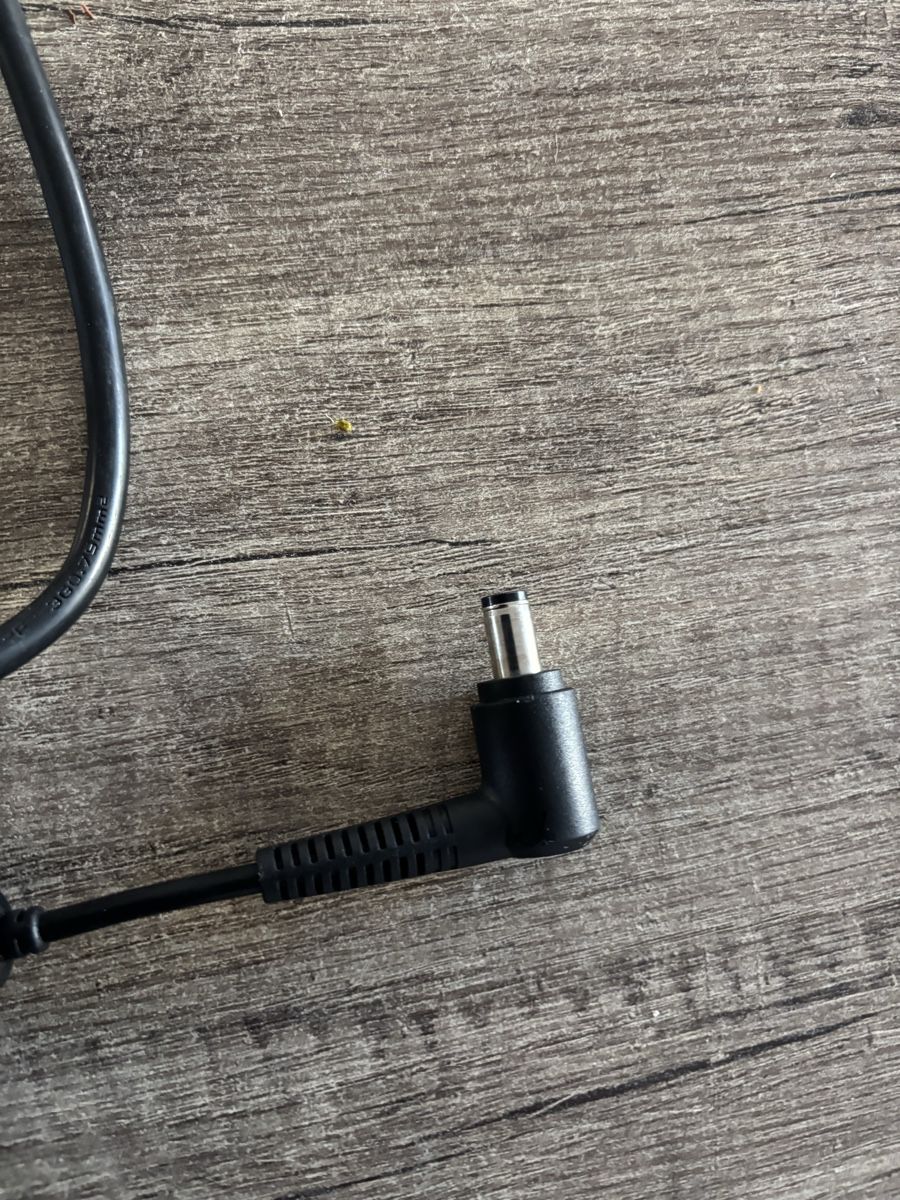 Fujitsu Caricabatterie: Fujitsu Ladekabel – Usato da Wimmis venduto da Soccerfanshop 2
