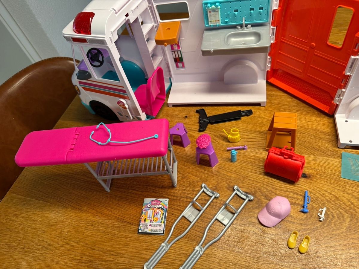 Giocattoli: Barbie Krankenwagen Bus – Usato da Niederbüren venduto da poschti 2