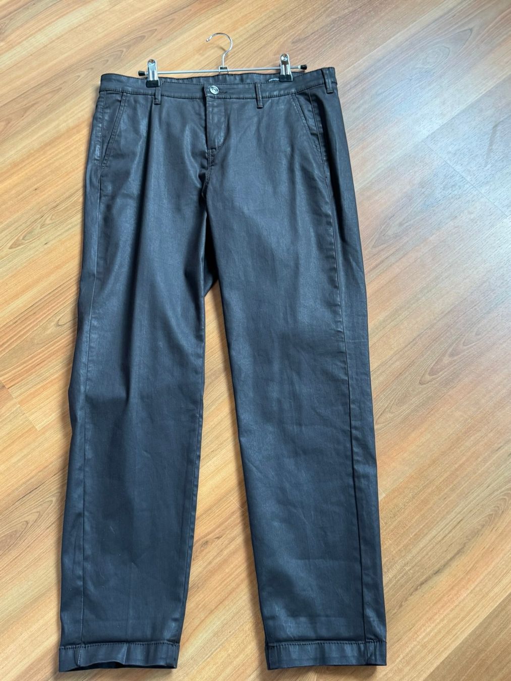 Pantaloni: MAC Chino Hose Lederoptik – Nuovo (secondo la descrizione) da Burgdorf venduto da Bizeli