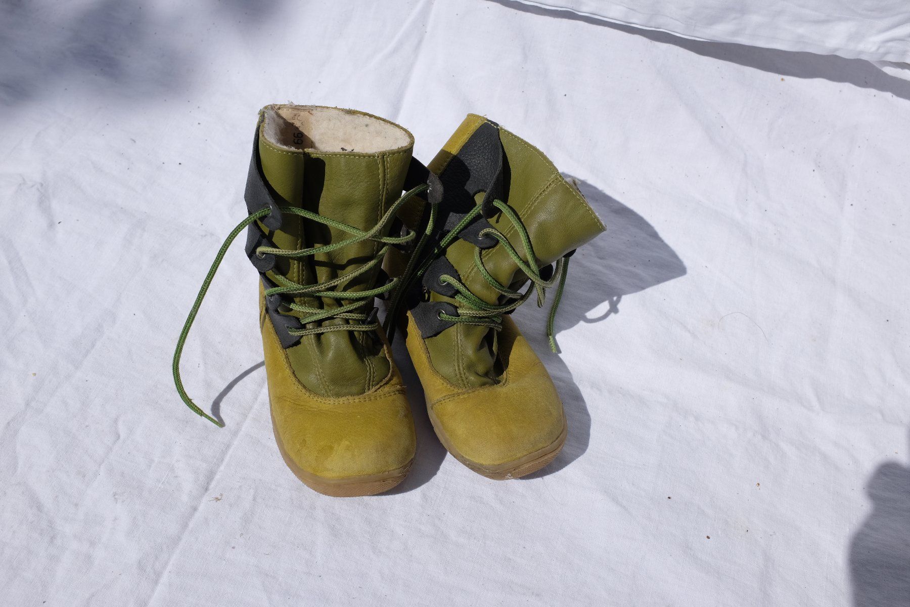 Scarpe per ragazzi: Winterstiefel mit Fellfutter Grösse 25, Leder, gebraucht – Usato da Zürich venduto da User67890
